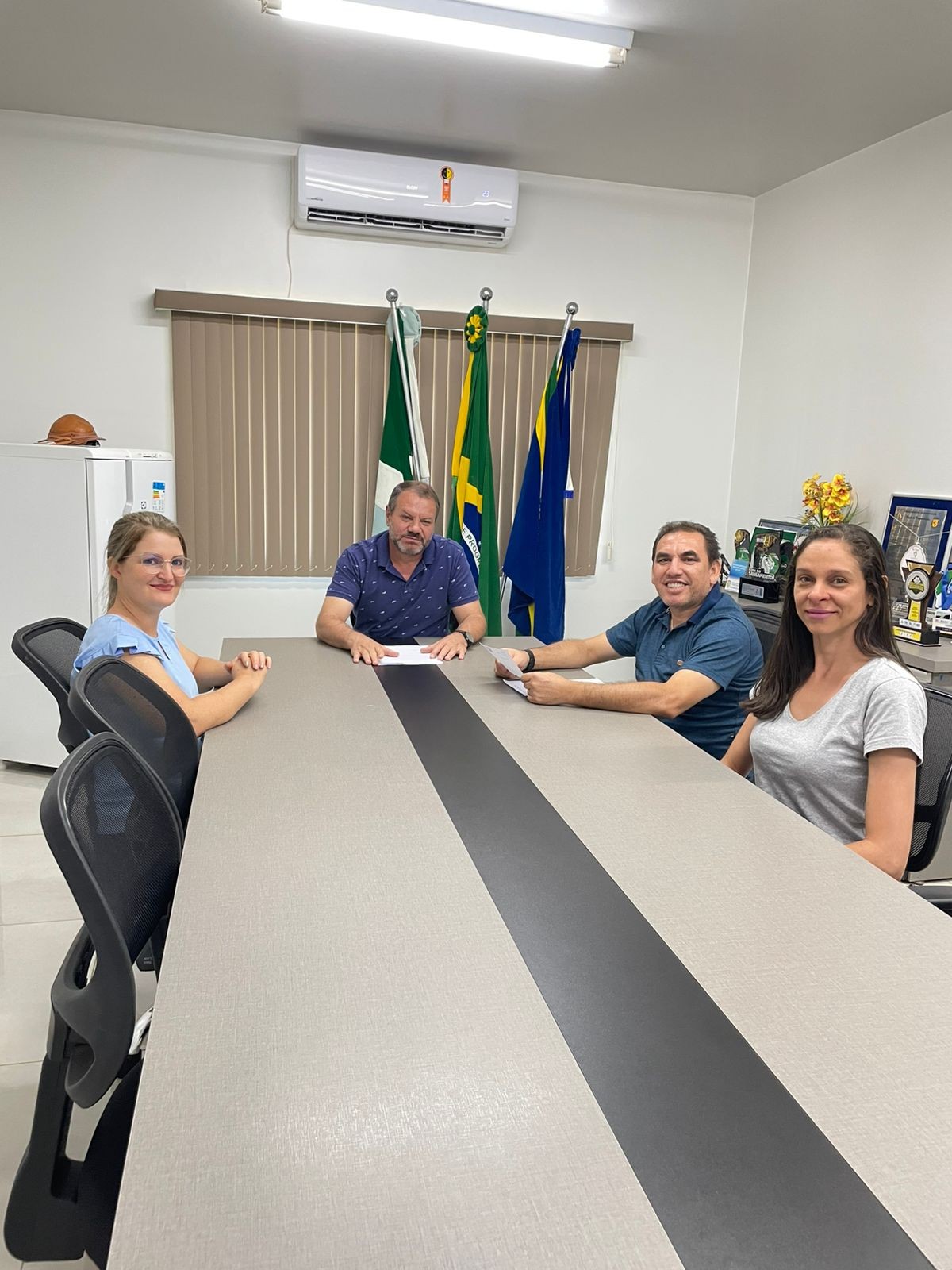 PREFEITO RECEBE DIRETORES DO PREVIPAR